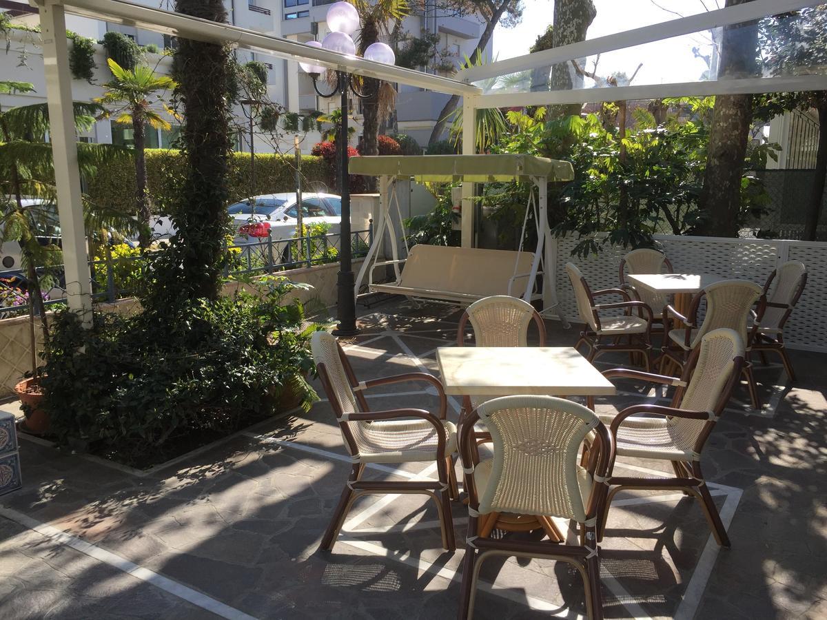 Royal Boutique Hotel Riccione Exterior foto