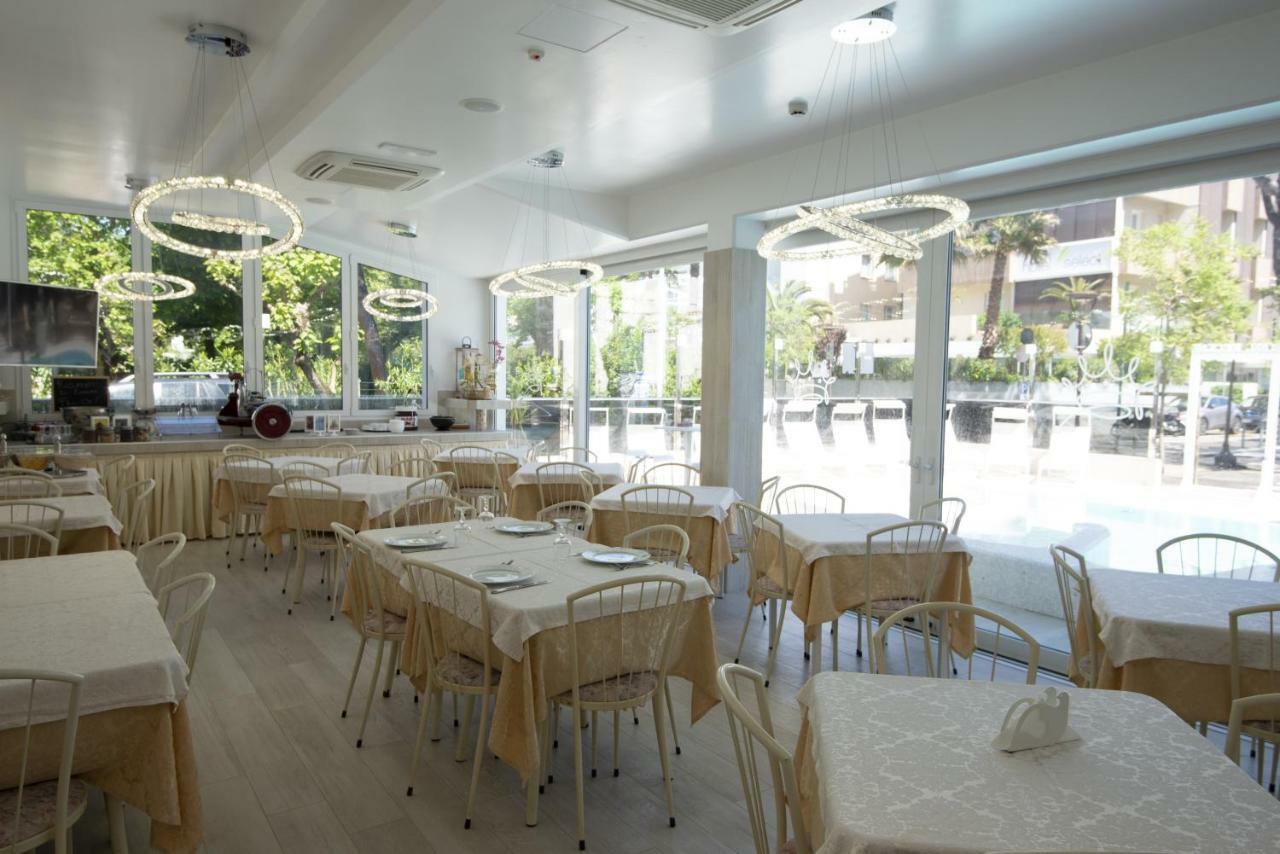 Royal Boutique Hotel Riccione Exterior foto